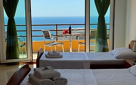 Sea La Vie Apartments